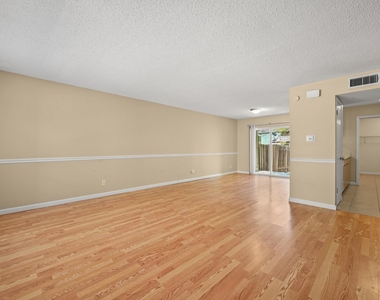 807 Castle Ridge Rd - Photo Thumbnail 6