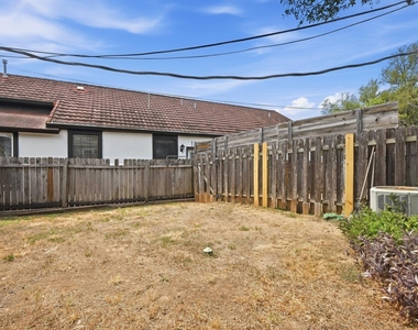 807 Castle Ridge Rd - Photo Thumbnail 23