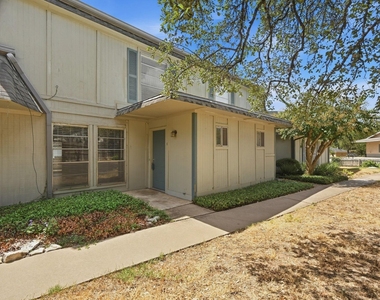 807 Castle Ridge Rd - Photo Thumbnail 1