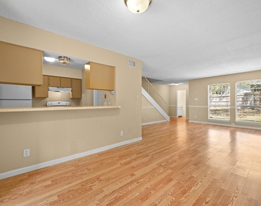 807 Castle Ridge Rd - Photo Thumbnail 11