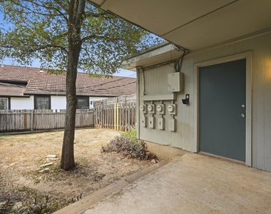 807 Castle Ridge Rd - Photo Thumbnail 22