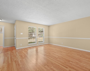 807 Castle Ridge Rd - Photo Thumbnail 9