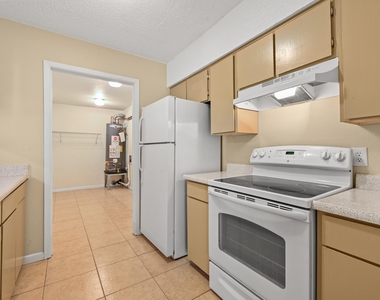 807 Castle Ridge Rd - Photo Thumbnail 12