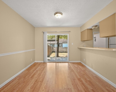 807 Castle Ridge Rd - Photo Thumbnail 10