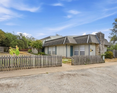 807 Castle Ridge Rd - Photo Thumbnail 5