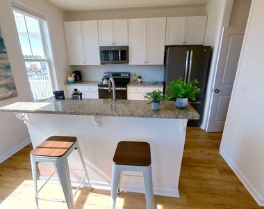 801 Mapleton Avenue - Photo Thumbnail 3