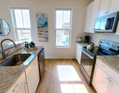 801 Mapleton Avenue - Photo Thumbnail 2