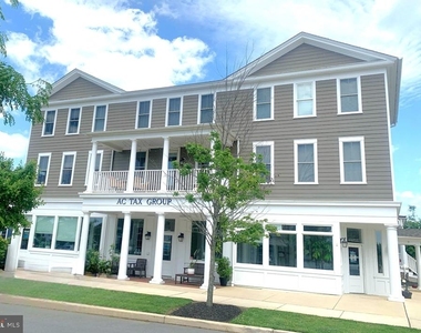 801 Mapleton Avenue - Photo Thumbnail 10