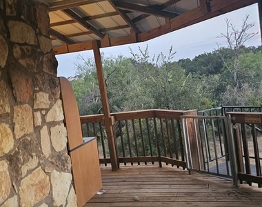 102 Falcon Ln - Photo Thumbnail 2
