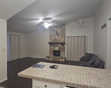 102 Falcon Ln - Photo Thumbnail 9
