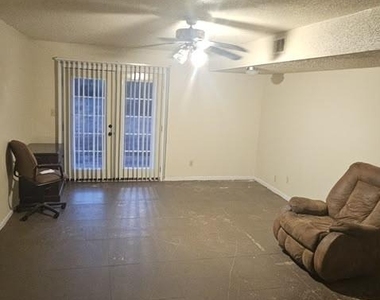 102 Falcon Ln - Photo Thumbnail 3