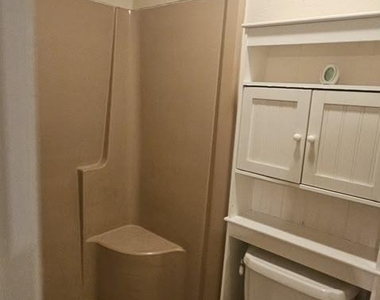 102 Falcon Ln - Photo Thumbnail 5
