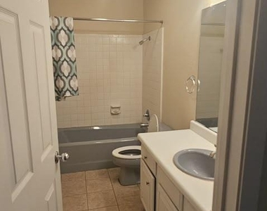 102 Falcon Ln - Photo Thumbnail 6