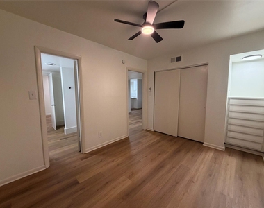 3304 Red River St - Photo Thumbnail 10