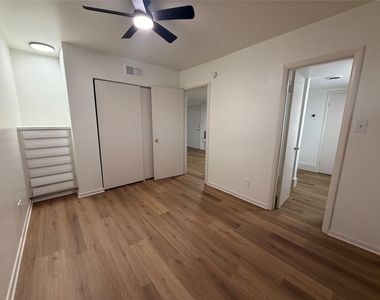 3304 Red River St - Photo Thumbnail 15