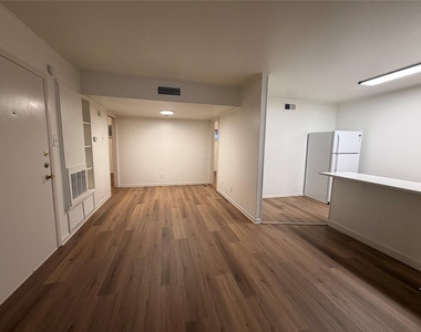 3304 Red River St - Photo Thumbnail 4