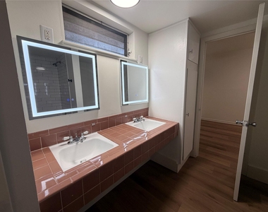 3304 Red River St - Photo Thumbnail 11