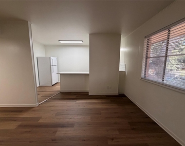 3304 Red River St - Photo Thumbnail 2