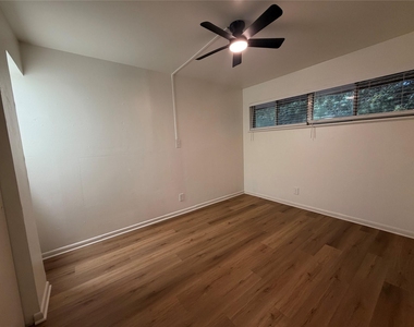 3304 Red River St - Photo Thumbnail 9