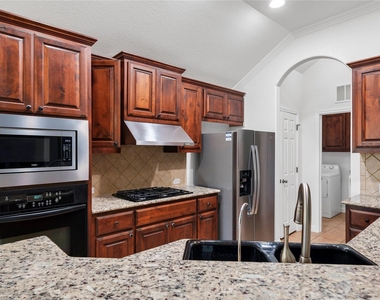 2811 Checker Dr - Photo Thumbnail 10