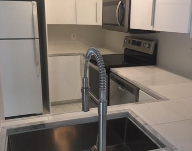 2111 Wisconsin Avenue Nw - Photo Thumbnail 3