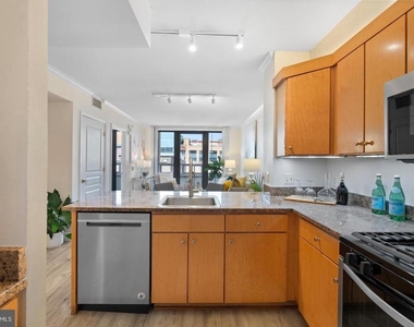 631 D Street Nw - Photo Thumbnail 2