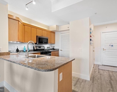 631 D Street Nw - Photo Thumbnail 3