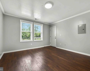 257 Newcomb Street Se - Photo Thumbnail 5