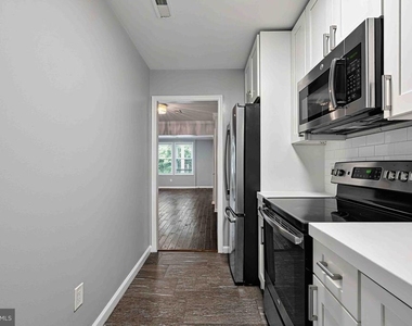 257 Newcomb Street Se - Photo Thumbnail 16