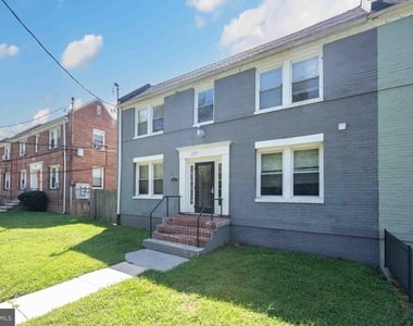 257 Newcomb Street Se - Photo Thumbnail 2