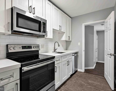 257 Newcomb Street Se - Photo Thumbnail 17