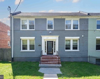 257 Newcomb Street Se - Photo Thumbnail 1