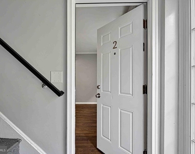257 Newcomb Street Se - Photo Thumbnail 4