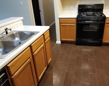 2801 Southampton Way - Photo Thumbnail 3