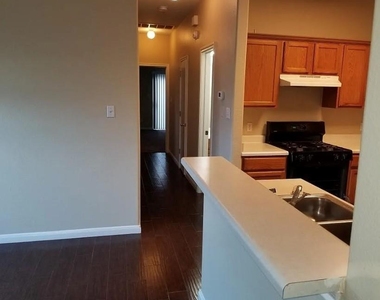 2801 Southampton Way - Photo Thumbnail 10