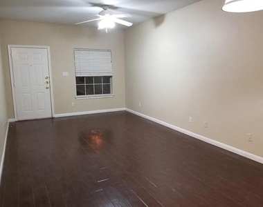 2801 Southampton Way - Photo Thumbnail 2