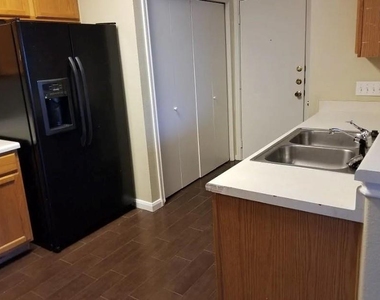 2801 Southampton Way - Photo Thumbnail 9