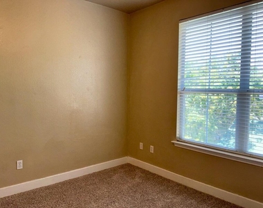5982 Fergus Dr - Photo Thumbnail 16
