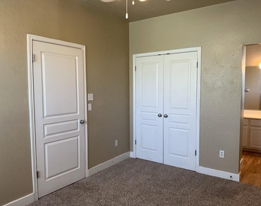 5982 Fergus Dr - Photo Thumbnail 17