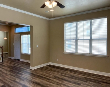 5982 Fergus Dr - Photo Thumbnail 9