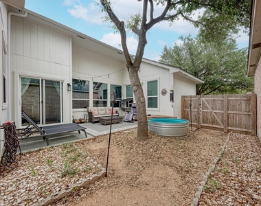 922 Thackeray Ln - Photo Thumbnail 30