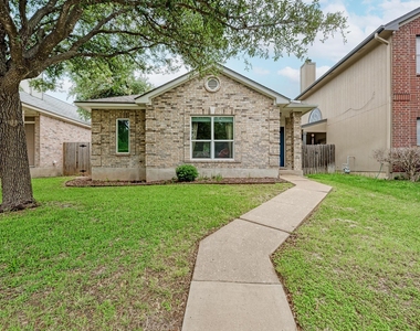 922 Thackeray Ln - Photo Thumbnail 1