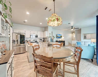 922 Thackeray Ln - Photo Thumbnail 17