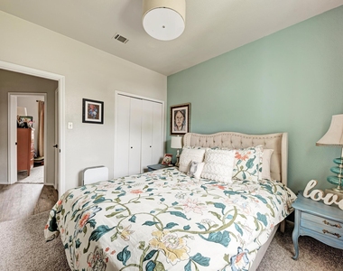 922 Thackeray Ln - Photo Thumbnail 24