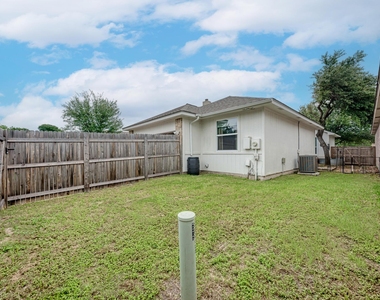 922 Thackeray Ln - Photo Thumbnail 31