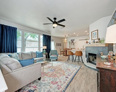 922 Thackeray Ln - Photo Thumbnail 6