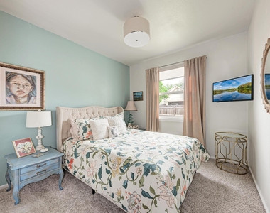 922 Thackeray Ln - Photo Thumbnail 23