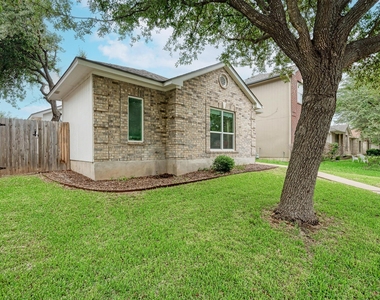 922 Thackeray Ln - Photo Thumbnail 2