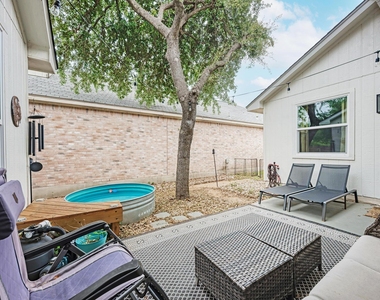 922 Thackeray Ln - Photo Thumbnail 28