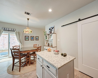 922 Thackeray Ln - Photo Thumbnail 12